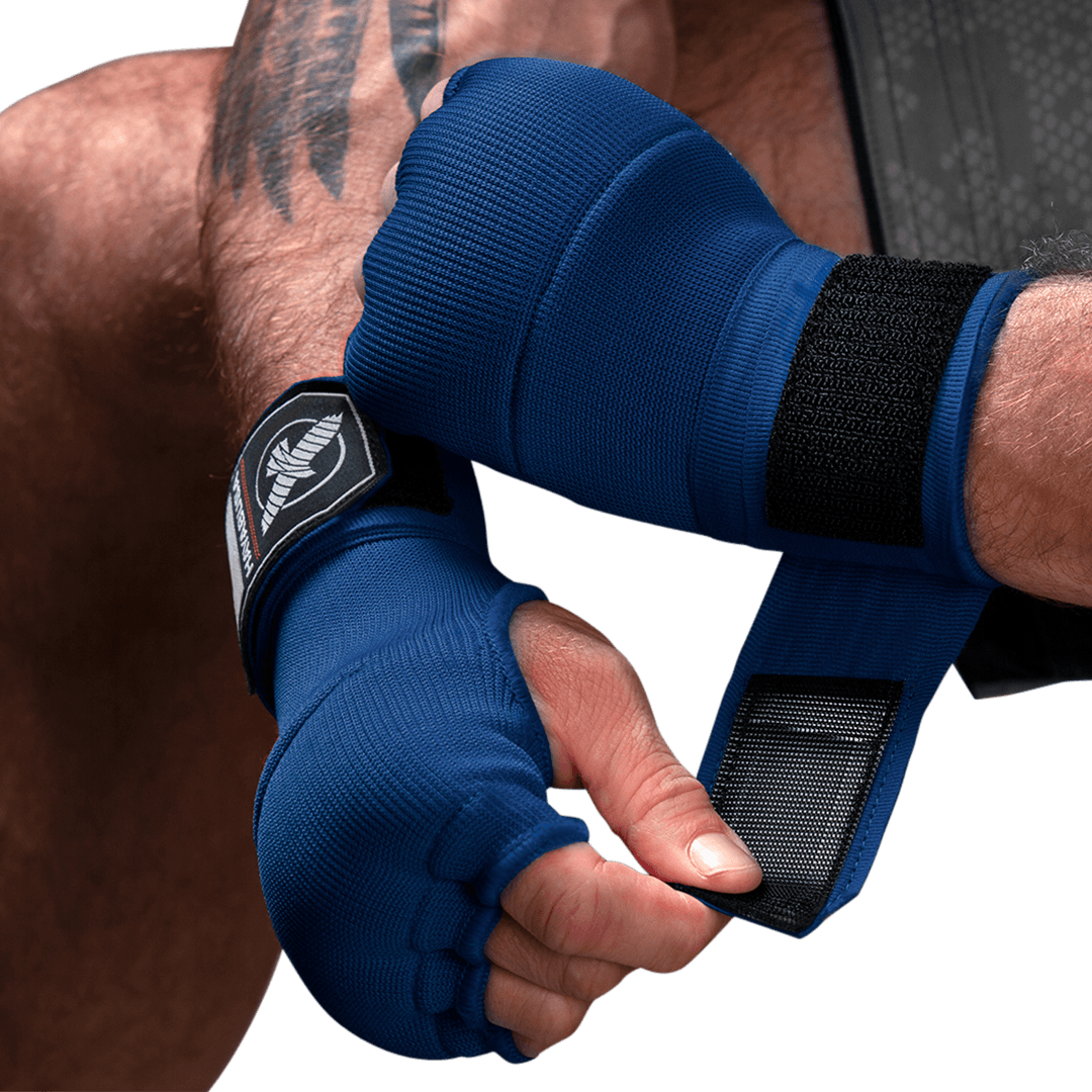 Blauer Hayabusa Quick Wrap Liner, getragen mit einem entspannten Band im mexikanischen Stil