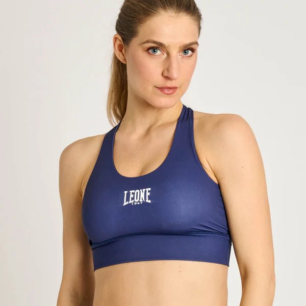Čelní pohled na technický sportovní top Leone Stripe 47 v tmavě modré barvě s proužkem Leone