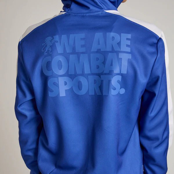 Detail des Reißverschlusses des Sweatshirts und der Textur des Doppelstrickstoffs des blauen Leone Stripe-Trainingsanzugs
