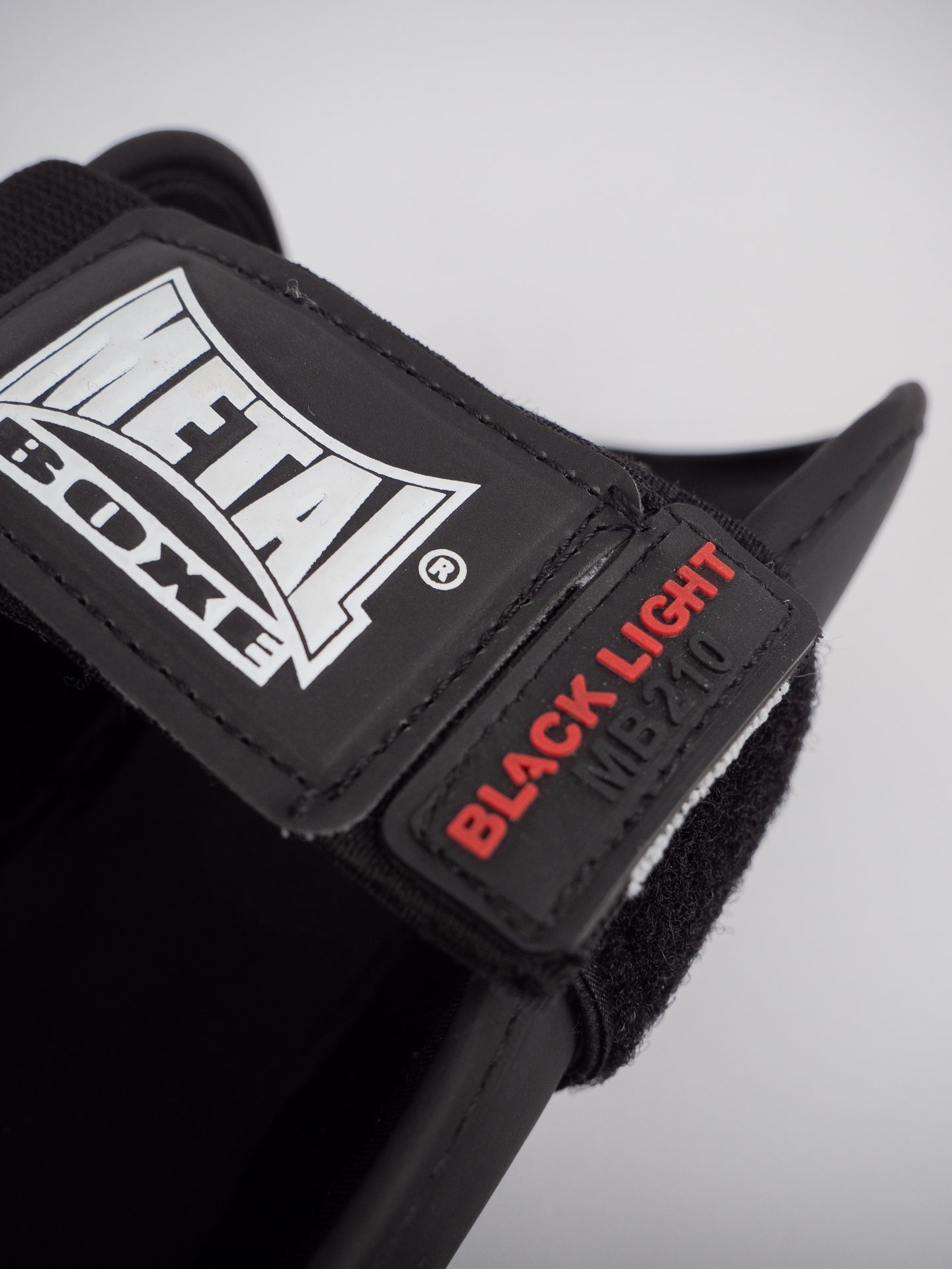 Protège-tibia PRO avec protège-pied amovible noir – Polyvalence et protection