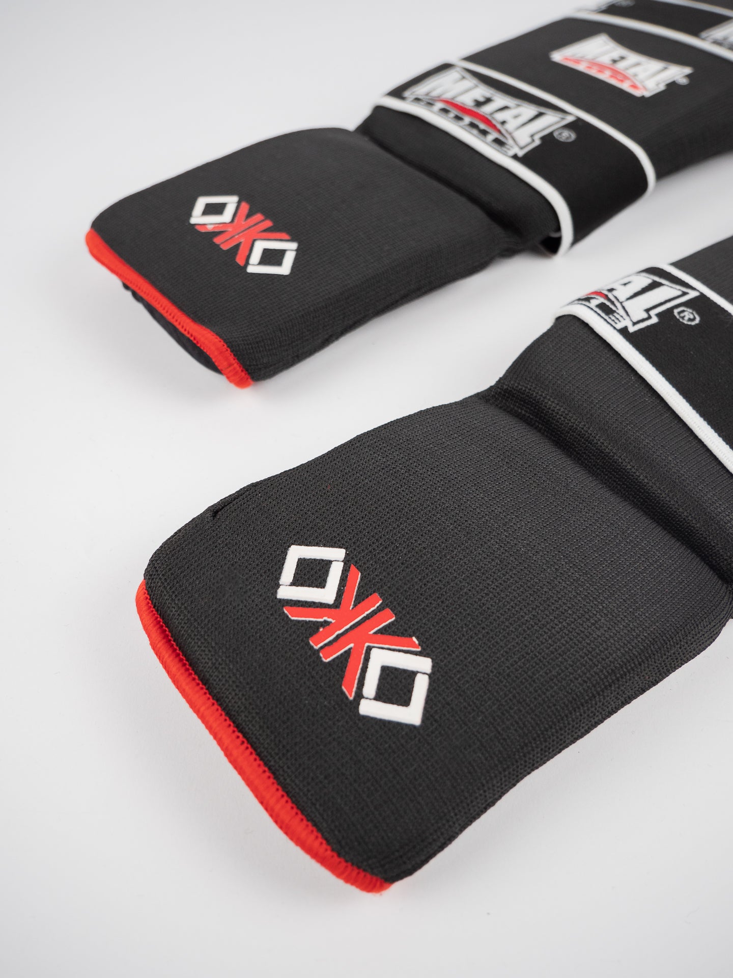Protège-tibia avec protège-pied OKO Black – Confort et Protection Supérieure