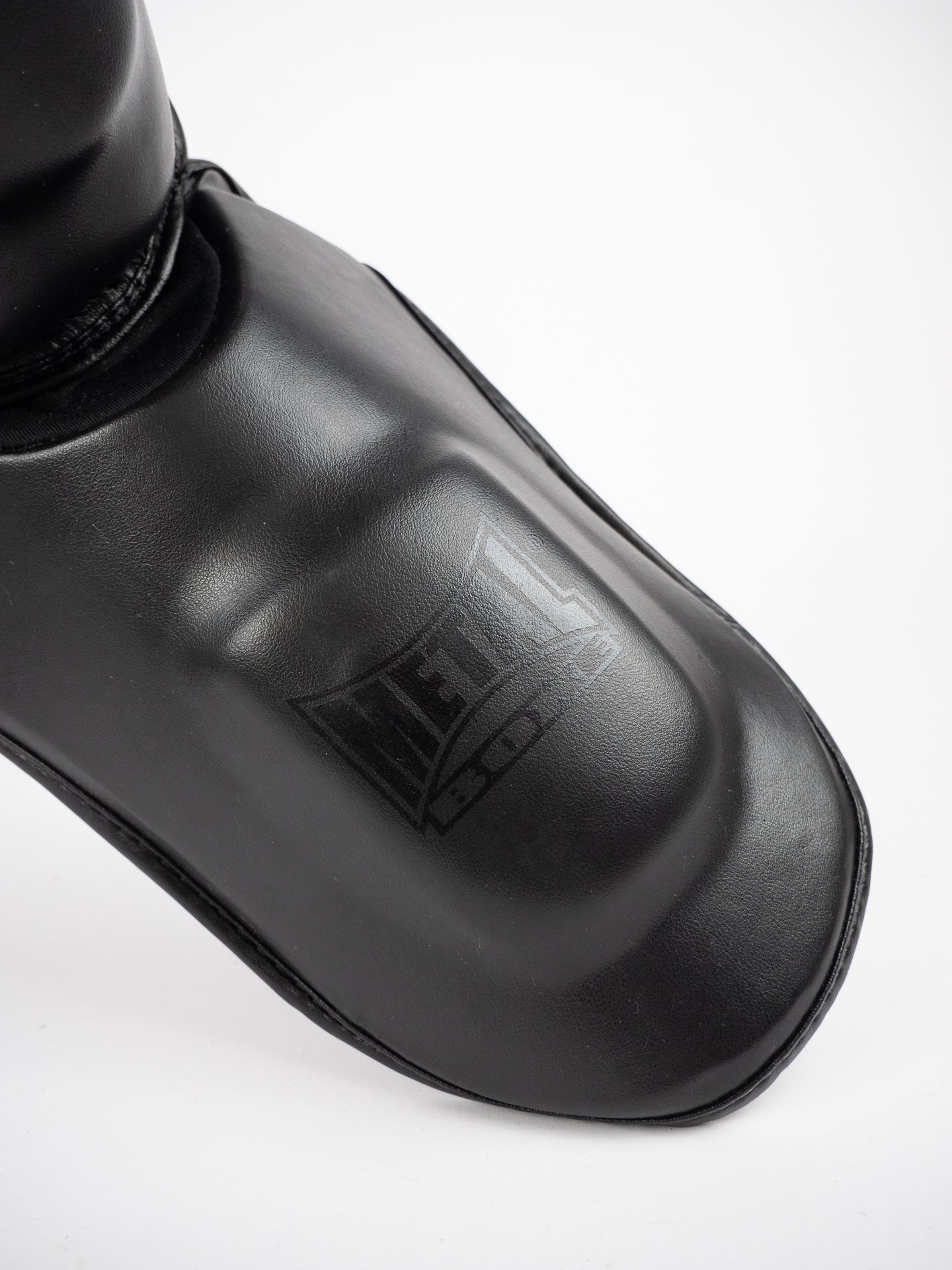 Protège-tibia Metal Boxe Furious Black – Légèreté et Protection