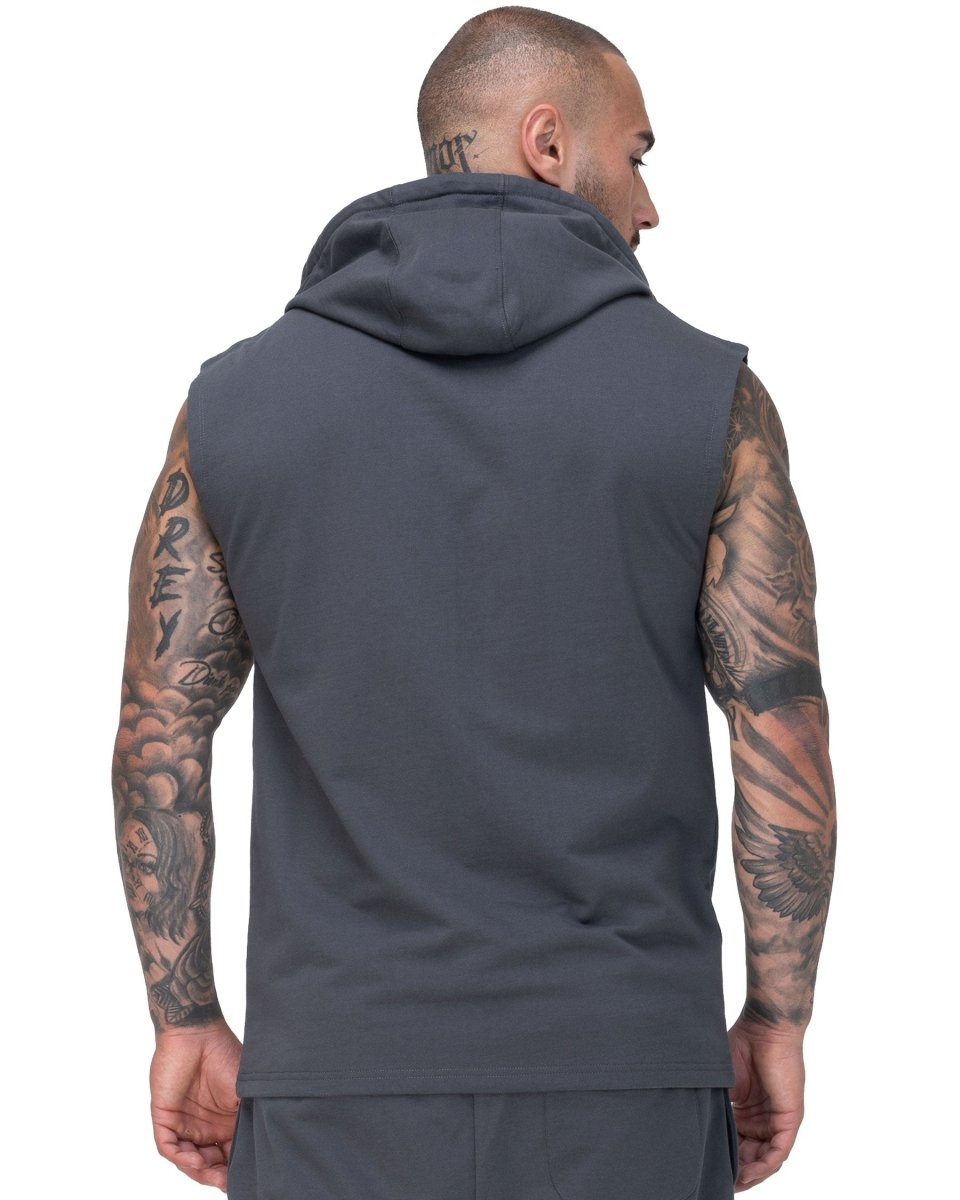 Detail van de verstelbare capuchon met veters van het BenLee mouwloze sweatshirt