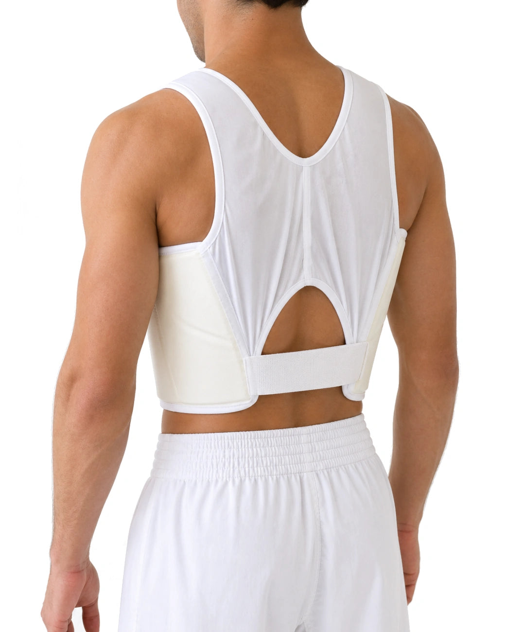 Particolare della chiusura posteriore regolabile in velcro del corpetto karate SMAI.