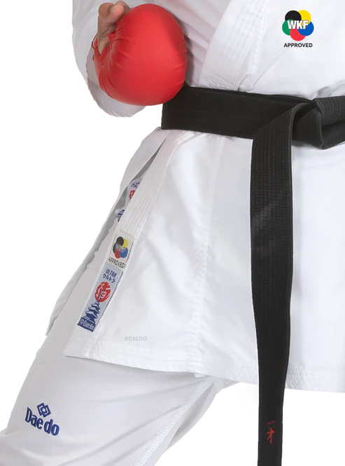 Taglio professionale giapponese del Karategi Daedo Kumite Ultra per massime prestazioni.