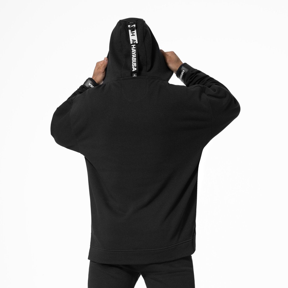 Rückansicht des schwarzen Hayabusa Midweight Pullover Sweatshirt mit übergroßer Passform und schlichter Kapuze