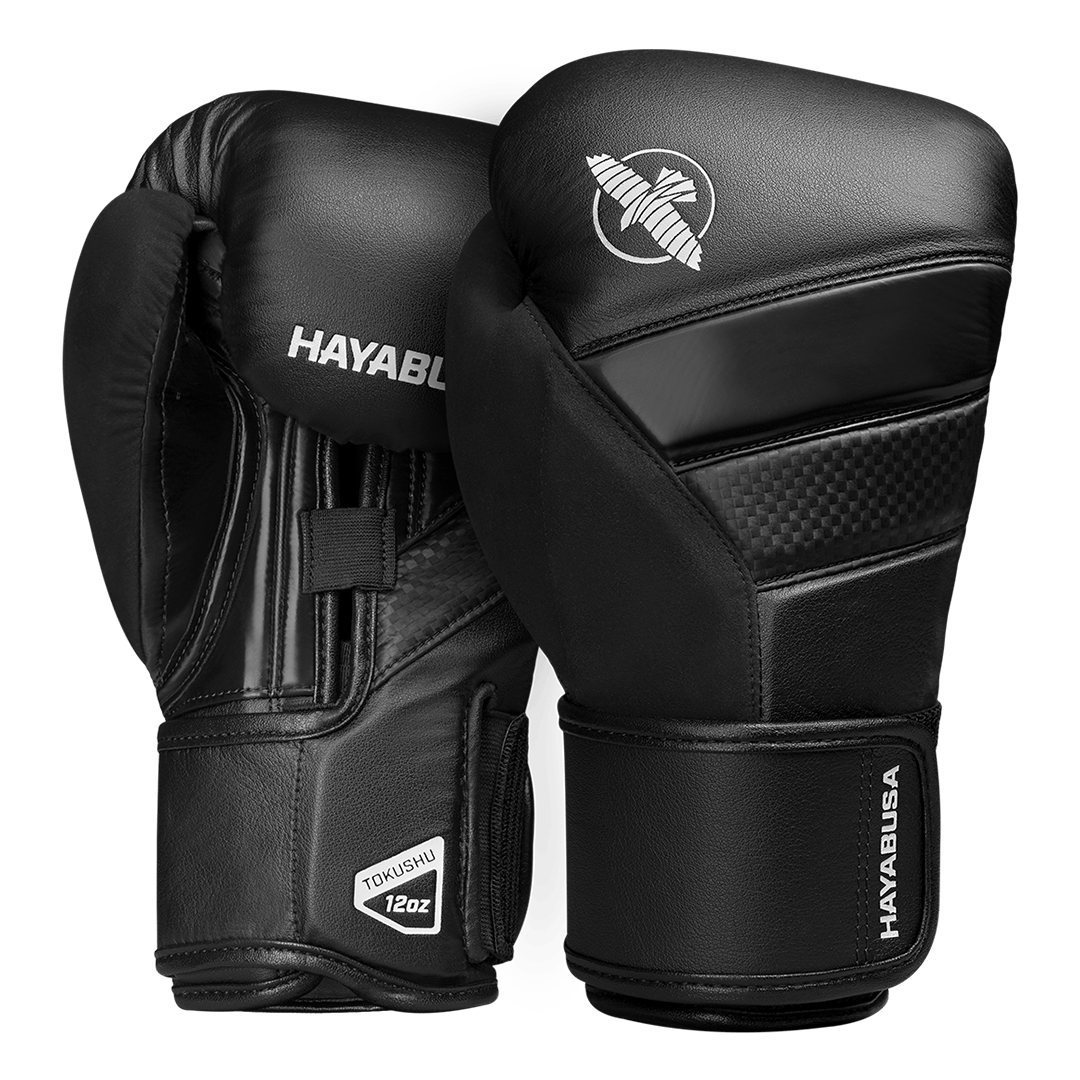 Coppia di guantoni da boxe Hayabusa T3 completamente neri.