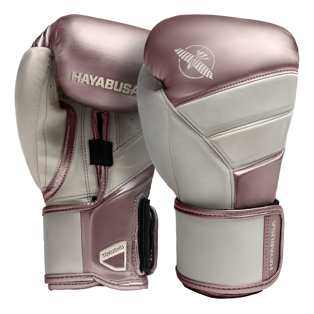 Paio di guantoni Hayabusa T3 rosa metallizzato con inserti oro.