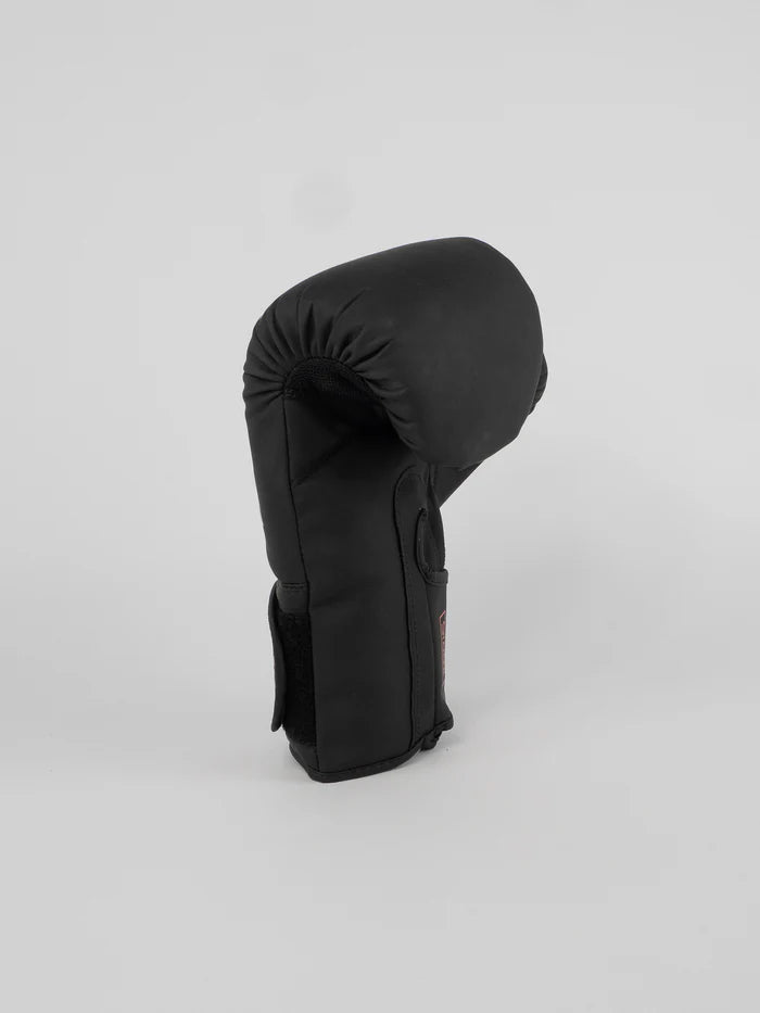 Vista del palmo dei guantoni Metal Boxe Starter nero rosso, calzata anatomica