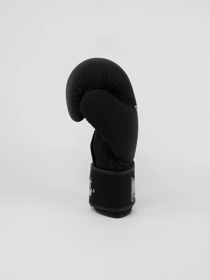 Vista laterale dei guantoni Metal Boxe Washable, dettaglio della chiusura velcro e polsino