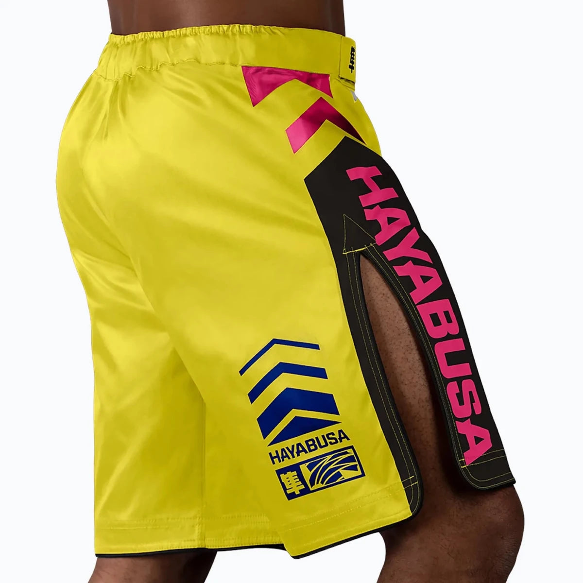Celana pendek Hayabusa Icon bagian belakang berwarna kuning dengan jahitan yang diperkuat.