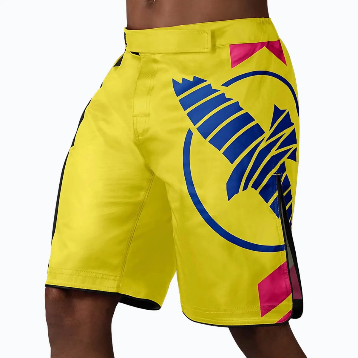 Celana pendek pertarungan Hayabusa Icon kuning dengan visibilitas tinggi untuk MMA.