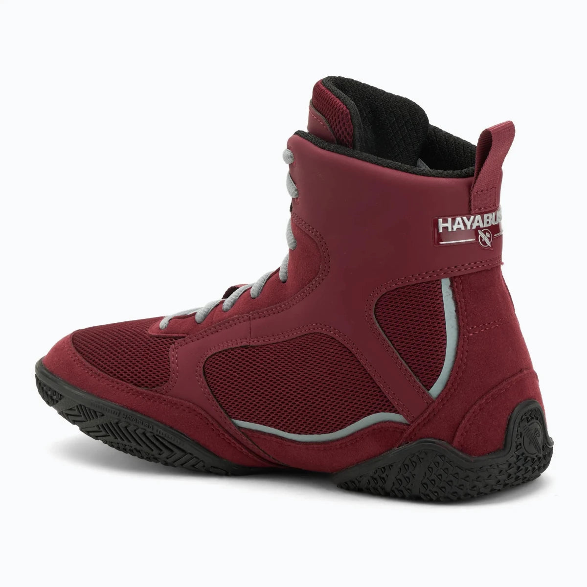Sepatu tinju Hayabusa Pro berwarna burgundy dengan desain samping yang ergonomis.