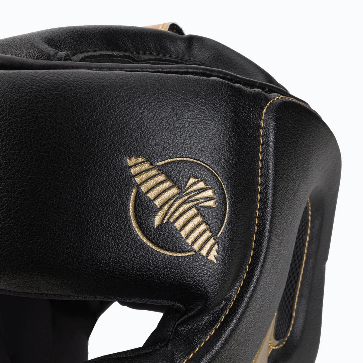 Seitenansicht Hayabusa T3 Helm Schwarzgold aus Vylar-Leder.
