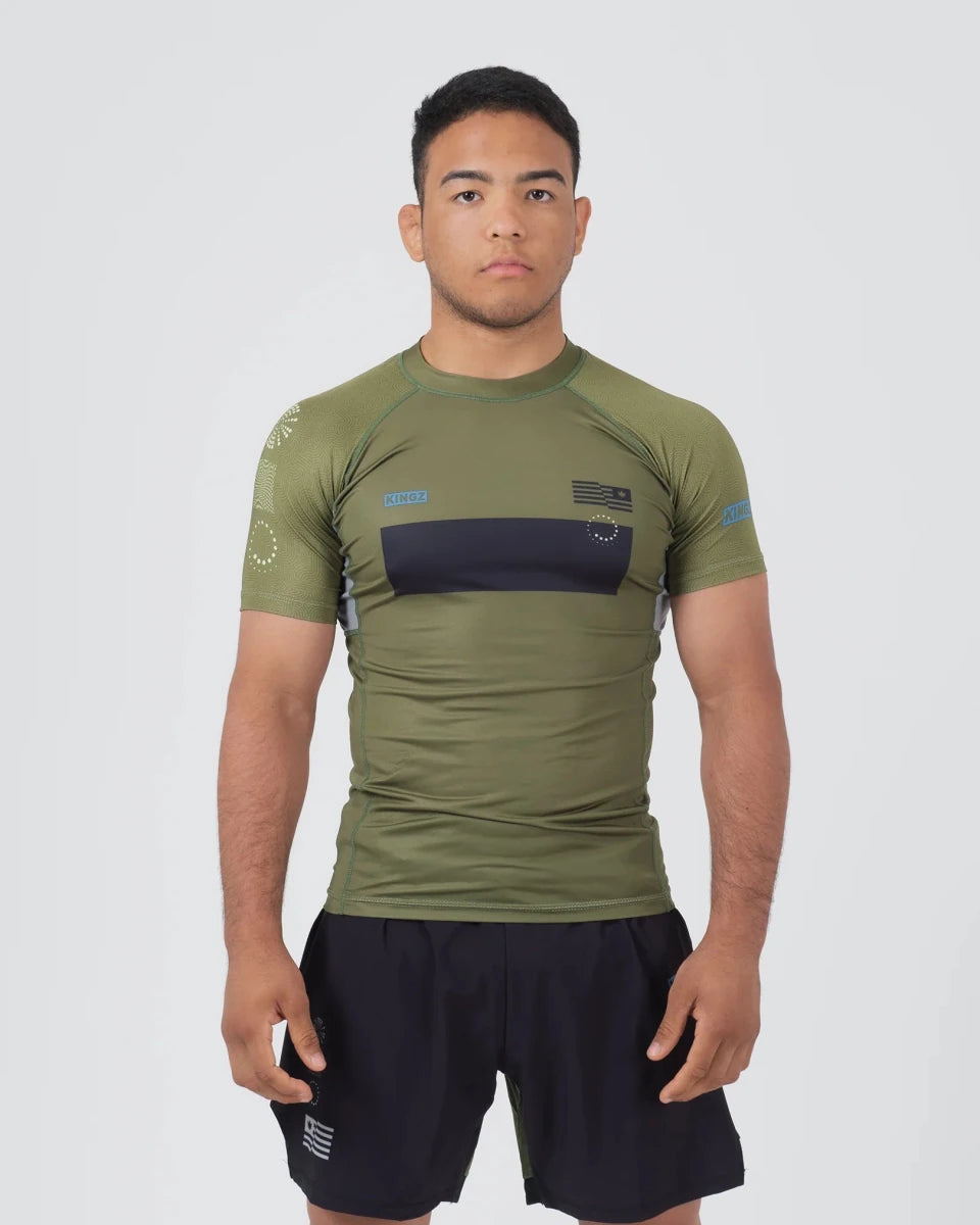 Vooraanzicht van de Kingz Trooper technische rashguard voor Jiu Jitsu en vechtsporten
