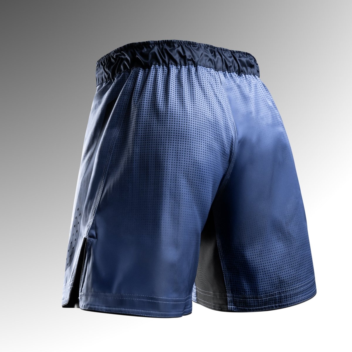 Rückansicht der blauen Hayabusa Core 3/4 MMA-Shorts, rutschfester, mit Silikon gefütterter Bund