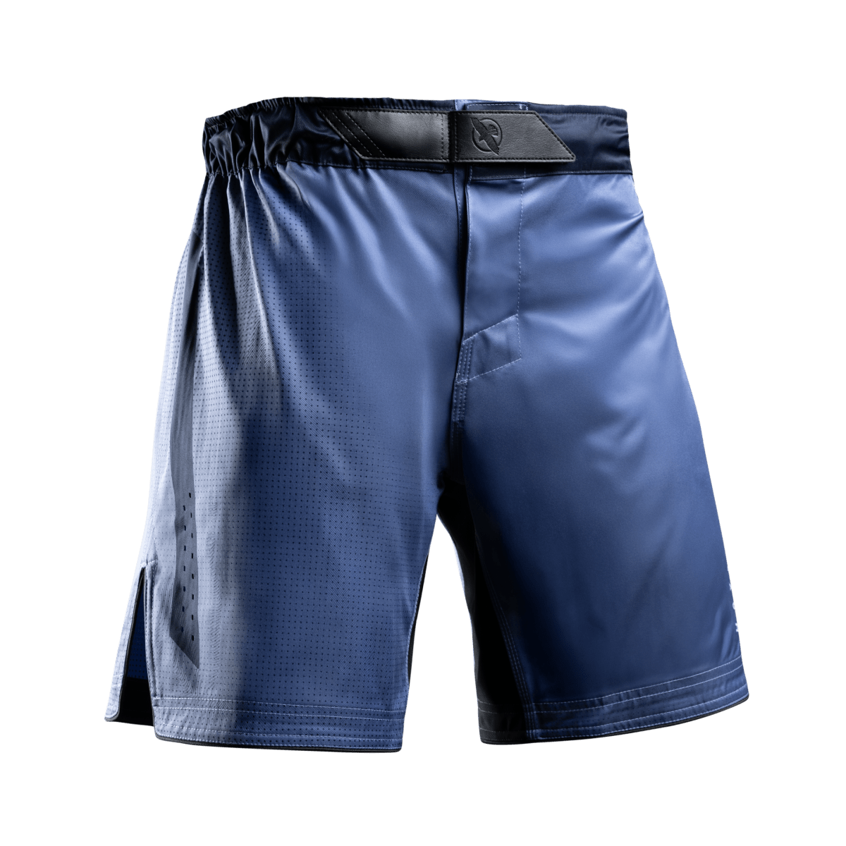 Vorderansicht der blauen Hayabusa Core 3/4 Thigh MMA Shorts, Stretcheinsätze an den Innenseiten der Oberschenkel