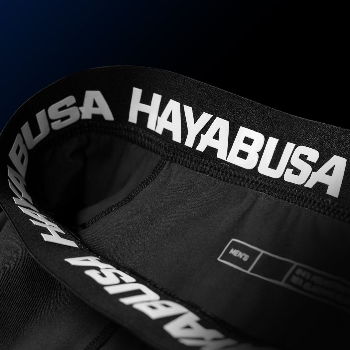 Detail des Verschlusses und des inneren Silikonfutters der blauen UFC BJJ-Shorts