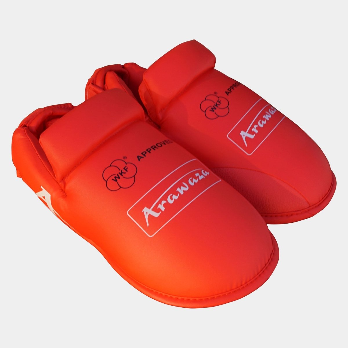 Arawaza WKF Schválené chrániče nohou červené, ergonomická ochrana pro děti i dospělé