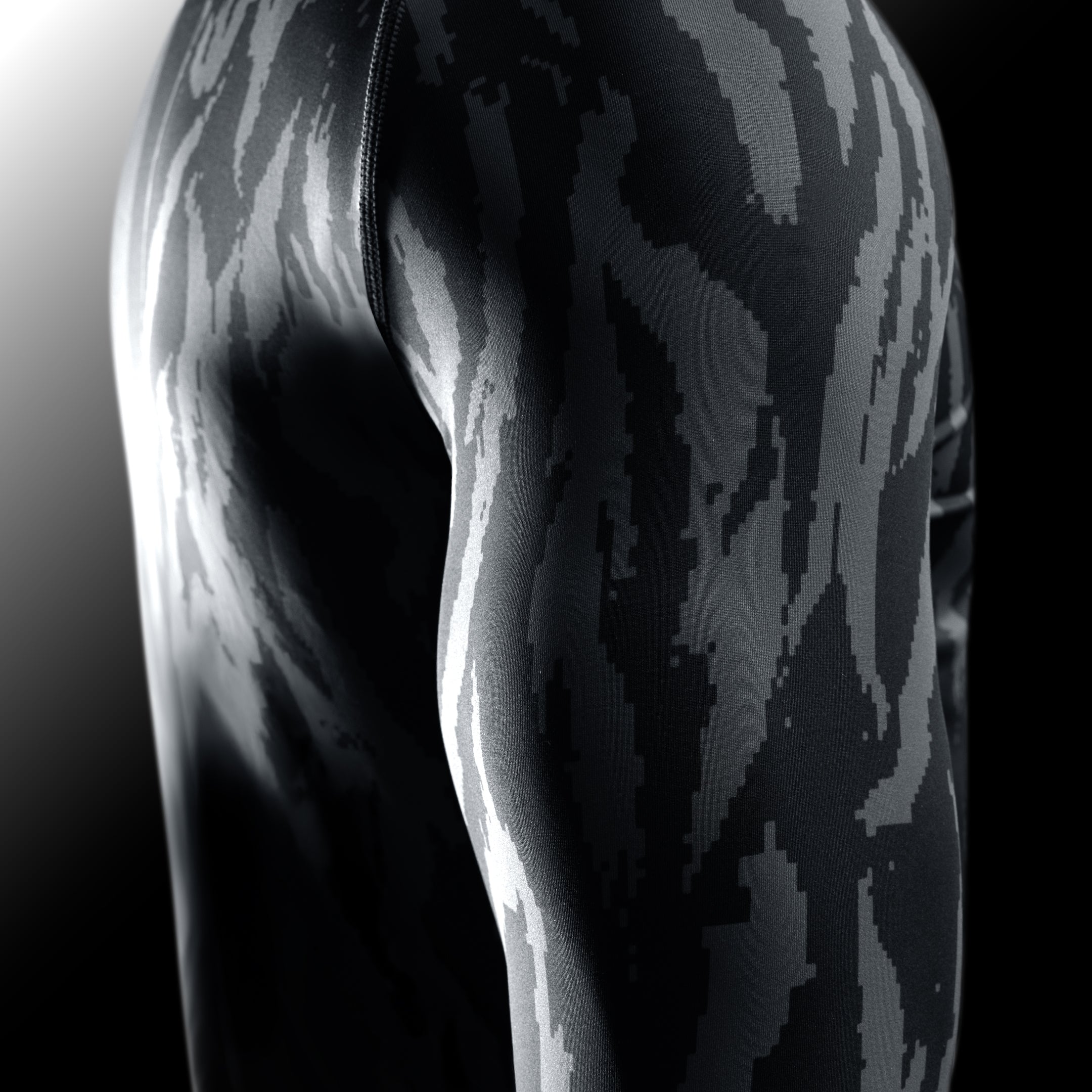 Dettaglio della manica della rash guard Hayabusa Apex nera, mostra la trama del tessuto high-tensile