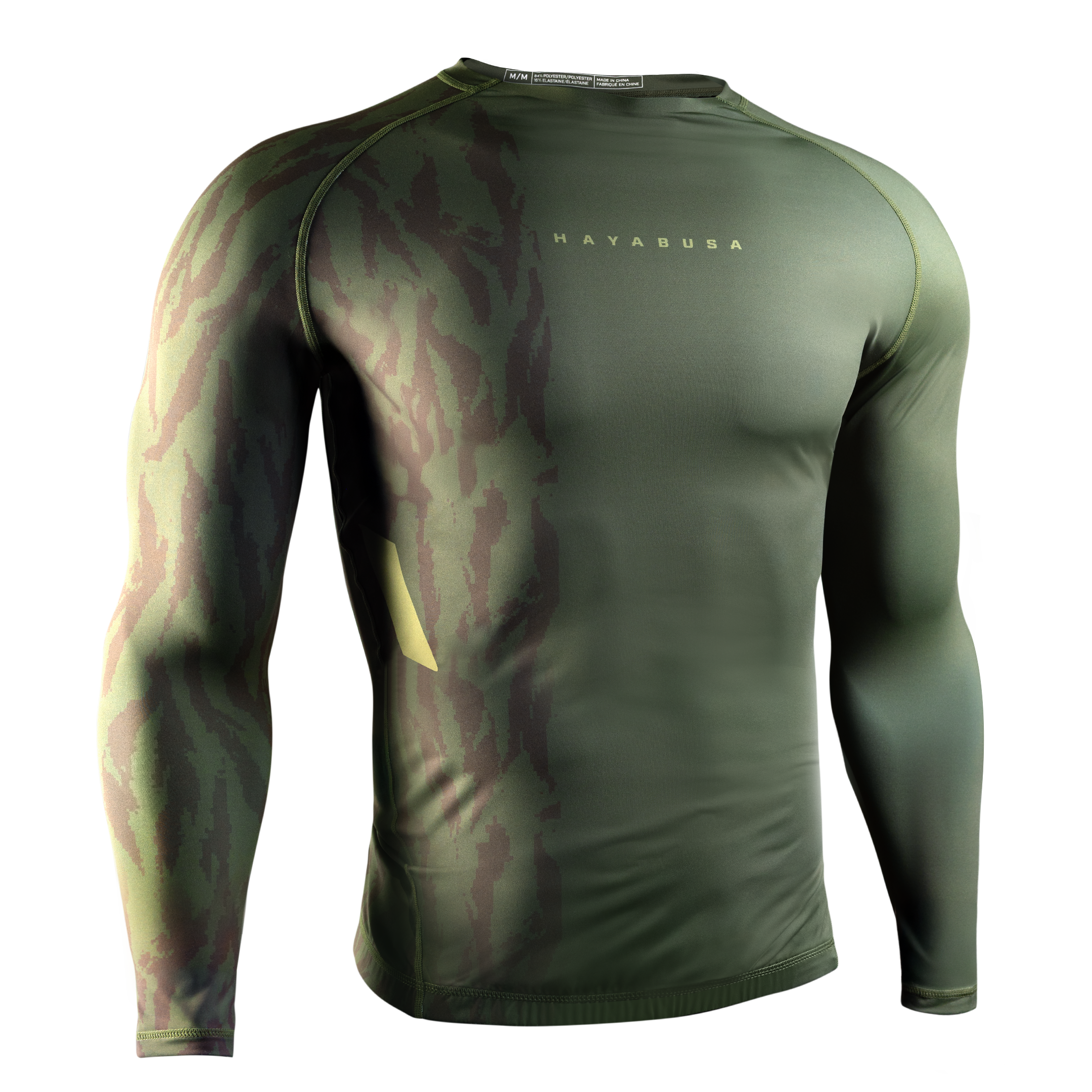 Vista frontale della rash guard Hayabusa Apex verde a maniche lunghe, equipaggiamento tecnico d'élite