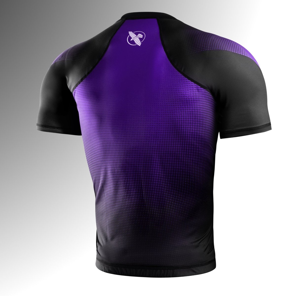 Rückansicht des Hayabusa Pro Ranked Short Sleeve Purple Rashguard, extrem haltbarer 200 GSM-Stoff