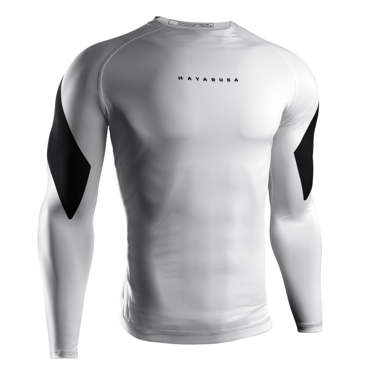 Vooraanzicht van de witte Hayabusa Pro Rated rashguard, IBJJF-conform ontwerp voor witte riemen