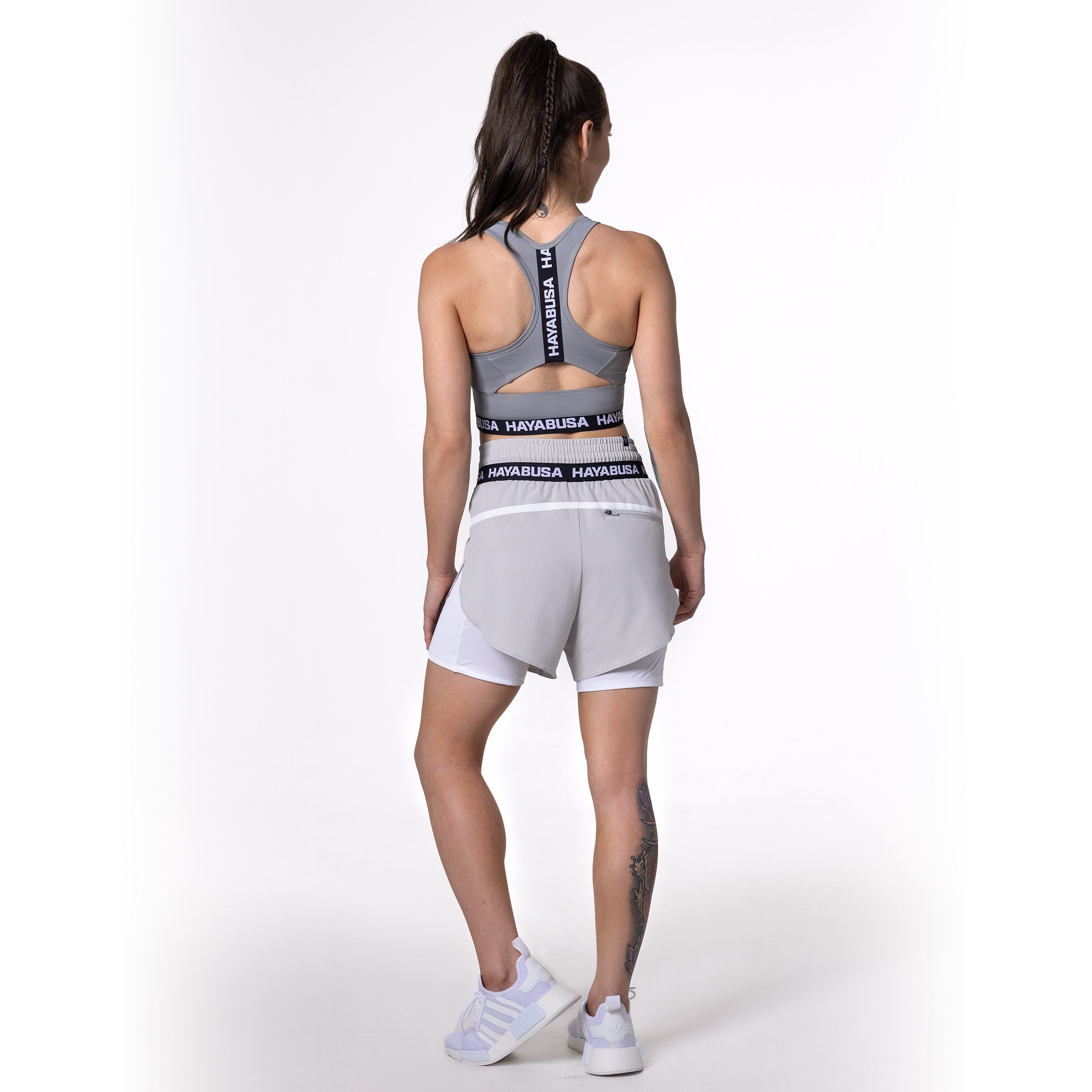 Schiena a incrocio del reggiseno sportivo grigio Hayabusa, dettaglio traspirante