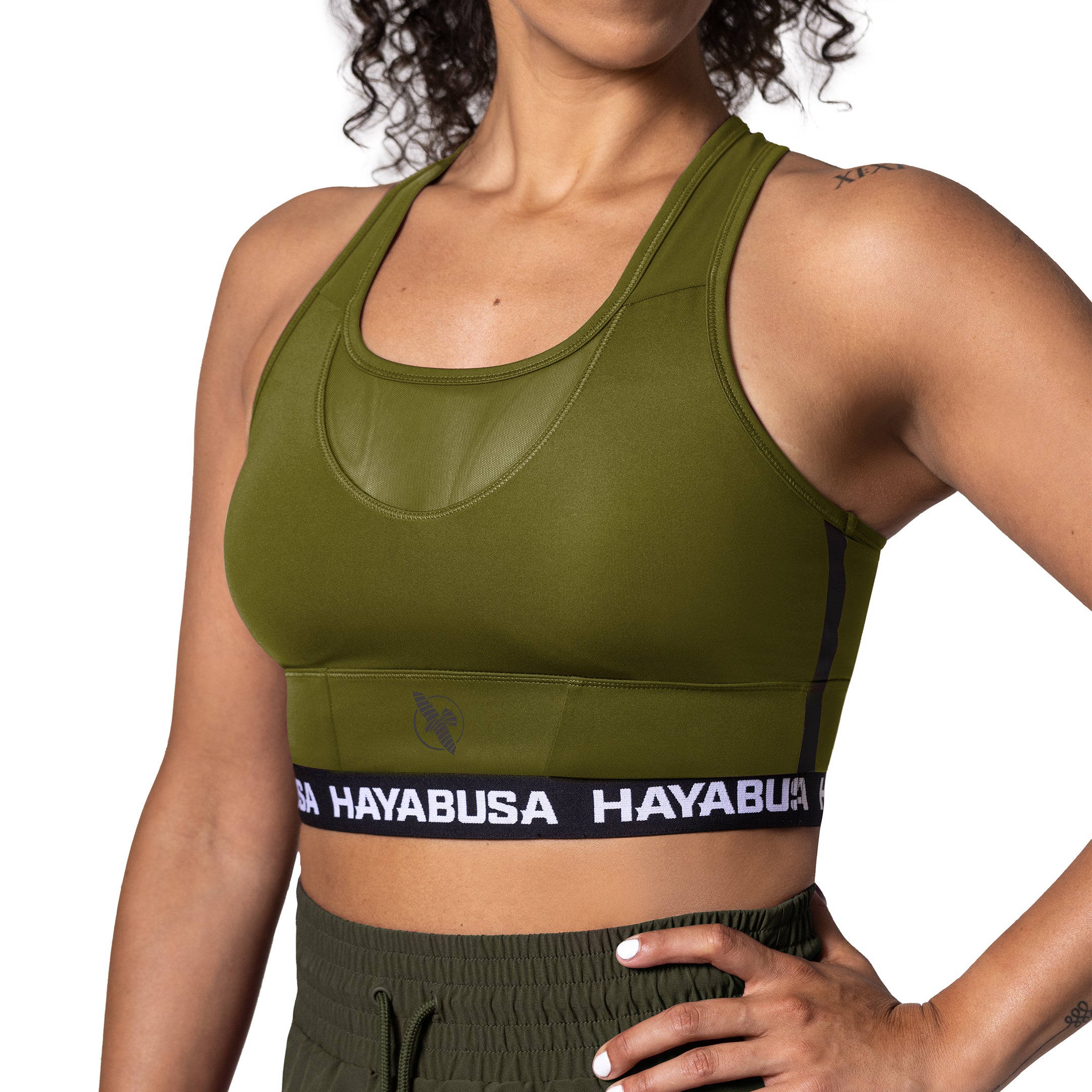 Vista frontale del reggiseno sportivo Hayabusa Crossback color verde oliva