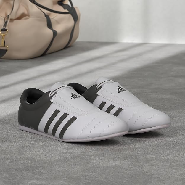 Adidas kampsportsskor för Karate och Taekwondo Adi Kick II