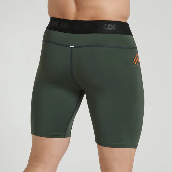 Vista posteriore dei pantaloncini a compressione verdi Leone Primal Instinct